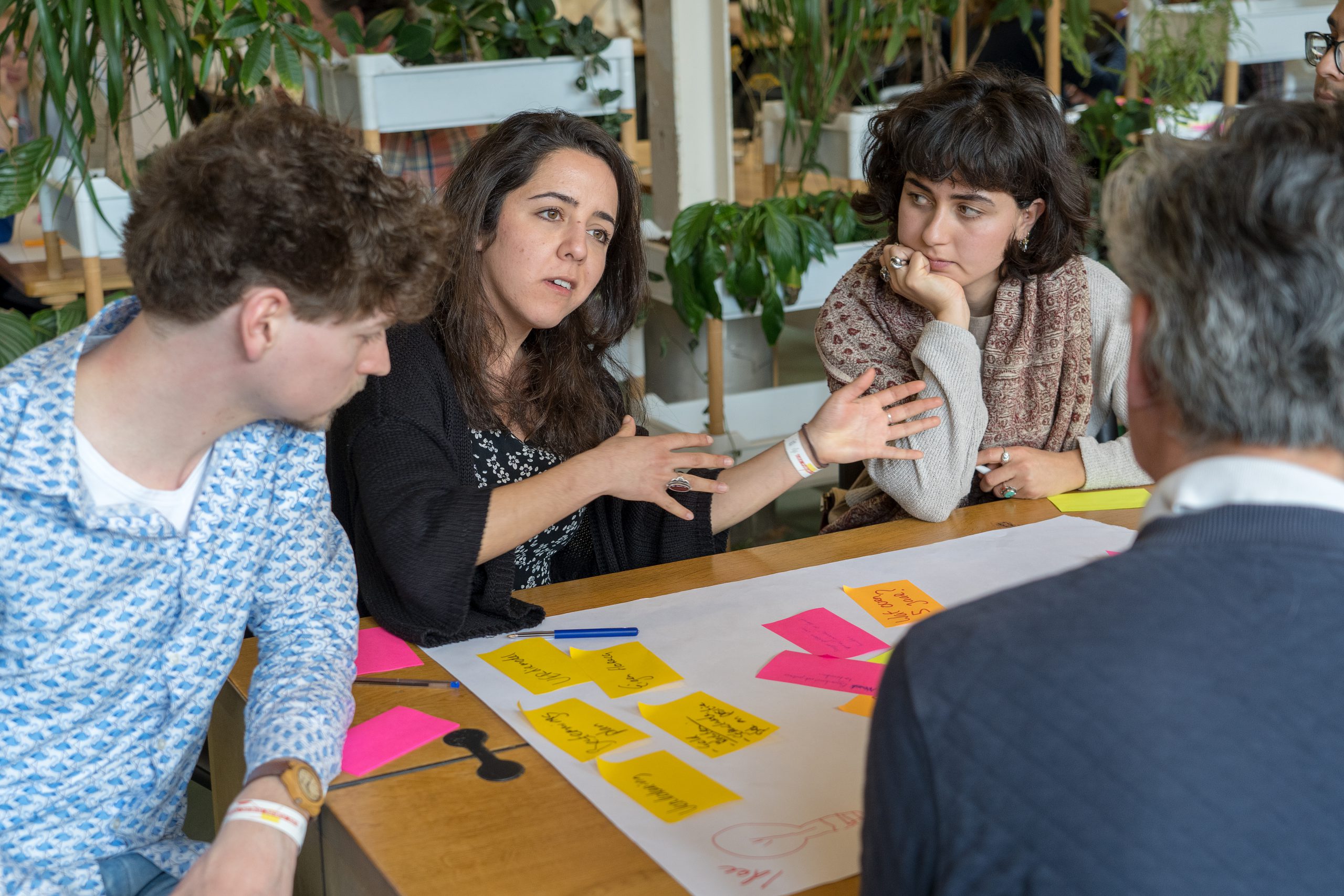 Overleg aan tafel voor initiatief We doen het samen